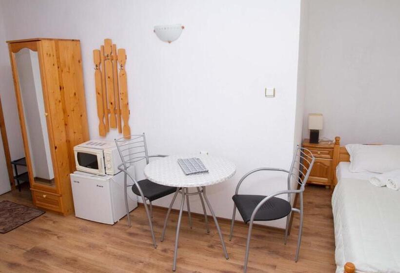Студия Стандарт, Guest House Sokratovi