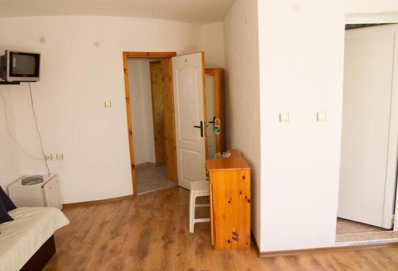 Четырехместный Номер Стандарт, Guest House Sokratovi