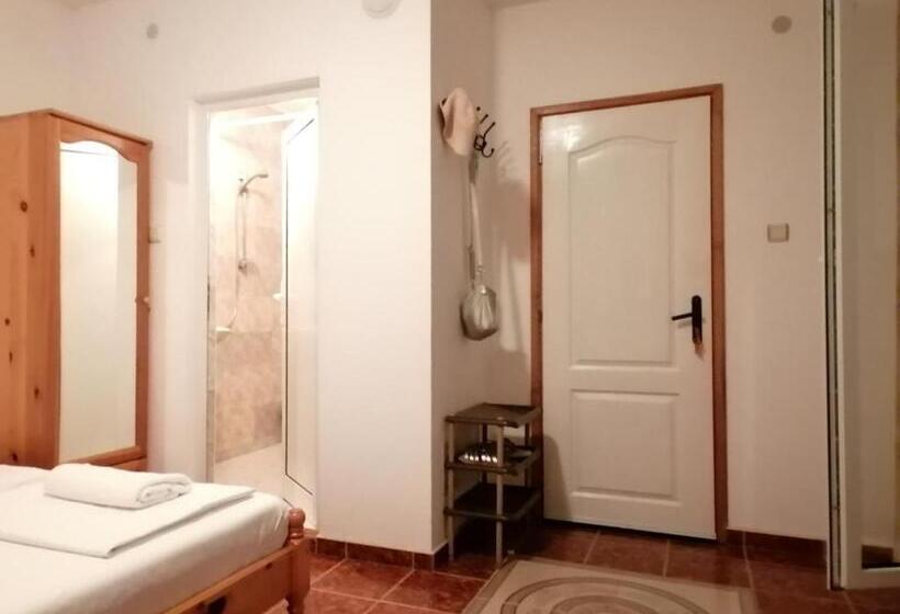 Номер Стандарт с Террасой, Guest House Sokratovi