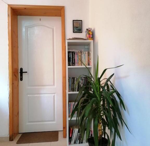 Студио Стандарт Вид на Сад, Guest House Sokratovi