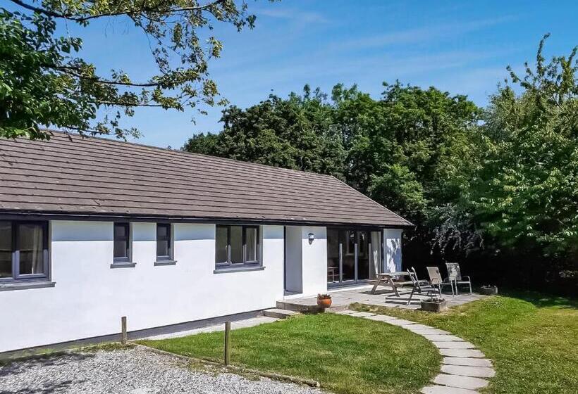 Дом 4 Спальни, Eastcott Lodges