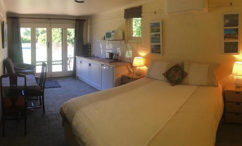 Номер Стандарт Вид на Сад, Pierrepoint Accommodation