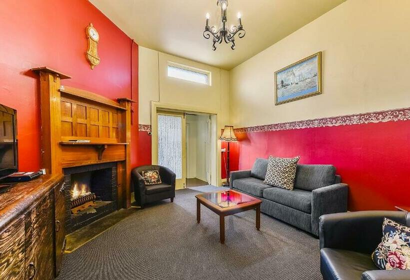 스위트, Wyatt Guest House