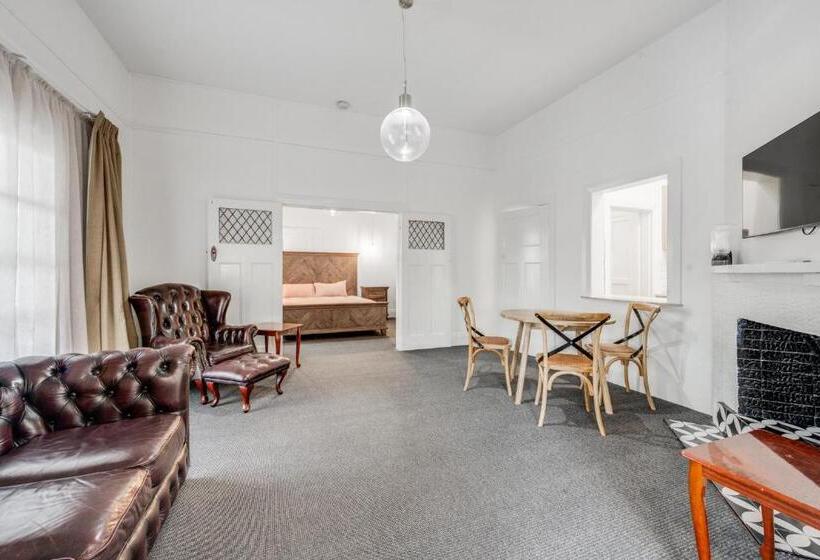 스위트, Wyatt Guest House