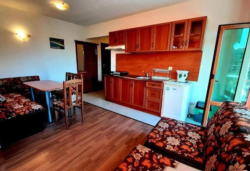 Студио Стандарт с Террасой, Adri Guest House