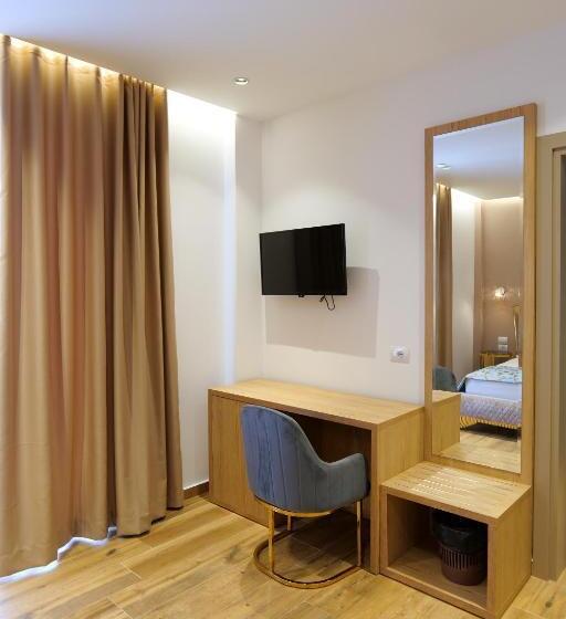 اتاق لوکس سه تخته, Bora Bora Hotel Ksamil