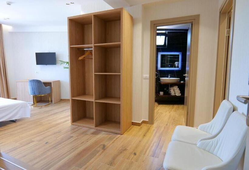 سوییت لوکس, Bora Bora Hotel Ksamil