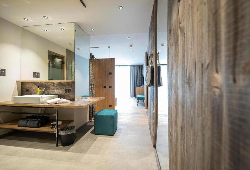 带阳台的豪华间, Vitalpina Hotel Waldhof
