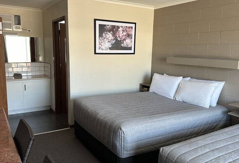 غرفة عائلية, Admella Motel