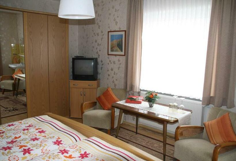 Номер Стандарт, Weinfelderhof