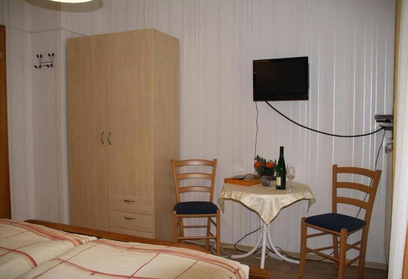 Номер Стандарт, Weinfelderhof