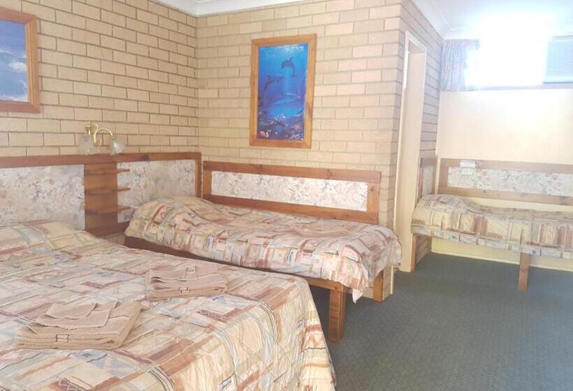 패밀리 룸, Lake Front Motel