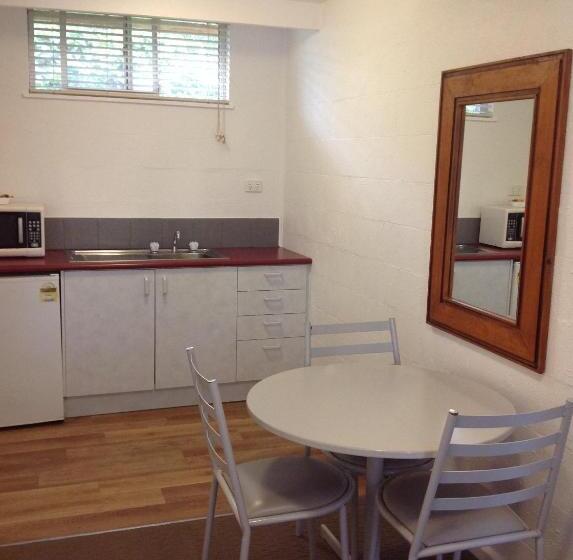 Студия Стандарт, Motel Farnboro