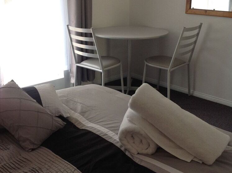 Номер Стандарт, Motel Farnboro