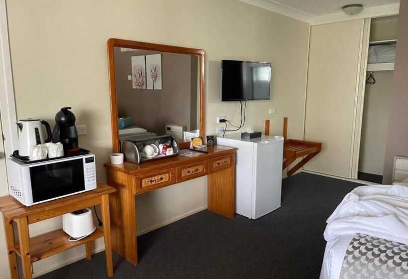 패밀리 룸, Highlands Motor Inn