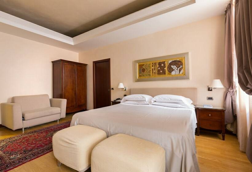 Habitació Triple Clàssica, Liassidi Palace