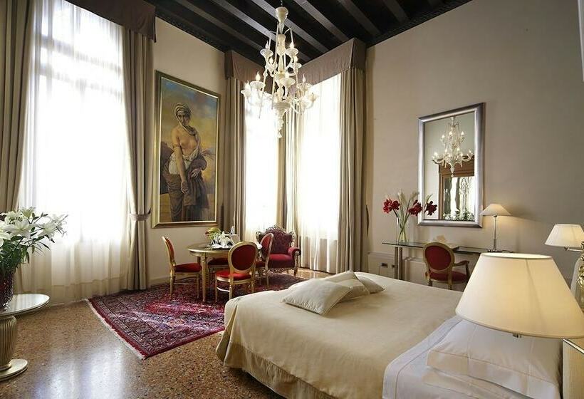 Suite, Liassidi Palace