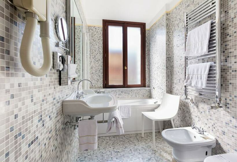 Suite, Liassidi Palace