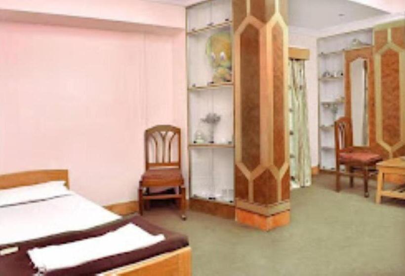 Люкс Кровать Кинг, Yashoda International