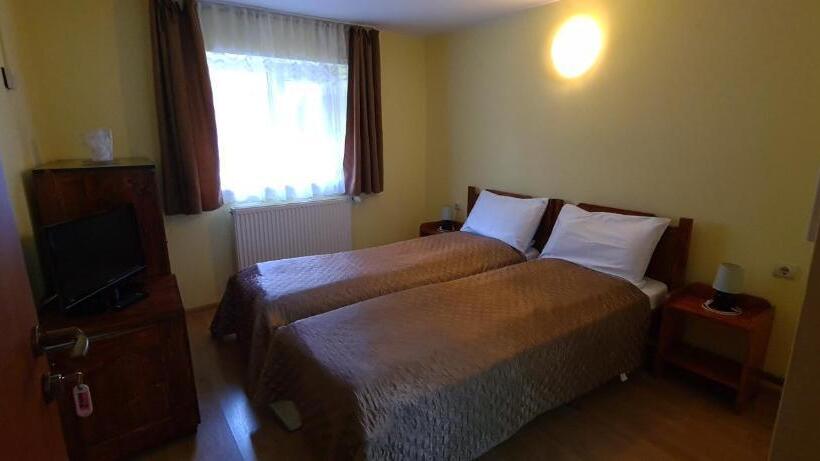 اتاق استاندارد, Pensiunea Aurora  Hostel Voineasa