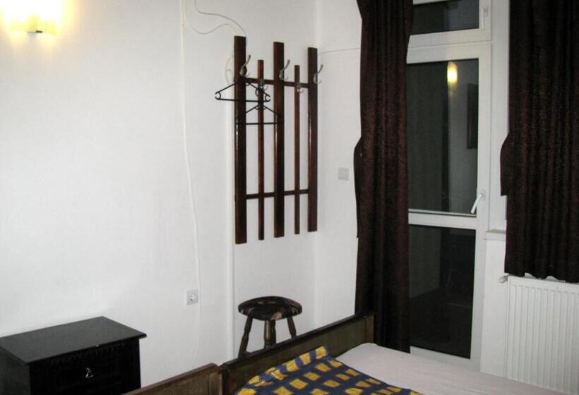Номер Стандарт Вид на Сад, Guest House Familia