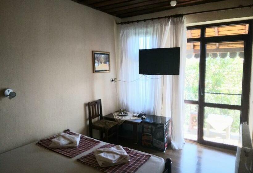 Номер Стандарт с Балконом, Guest House Popov
