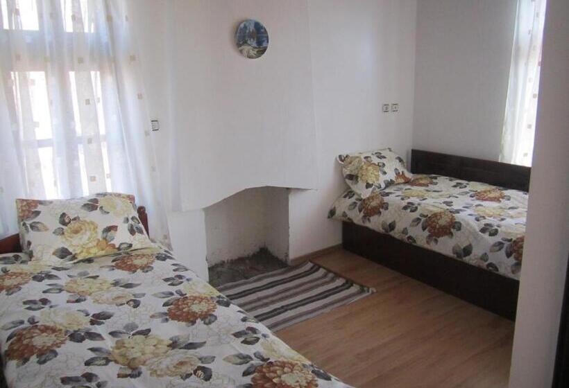 Дом 1 Спальня, Guest House Popov