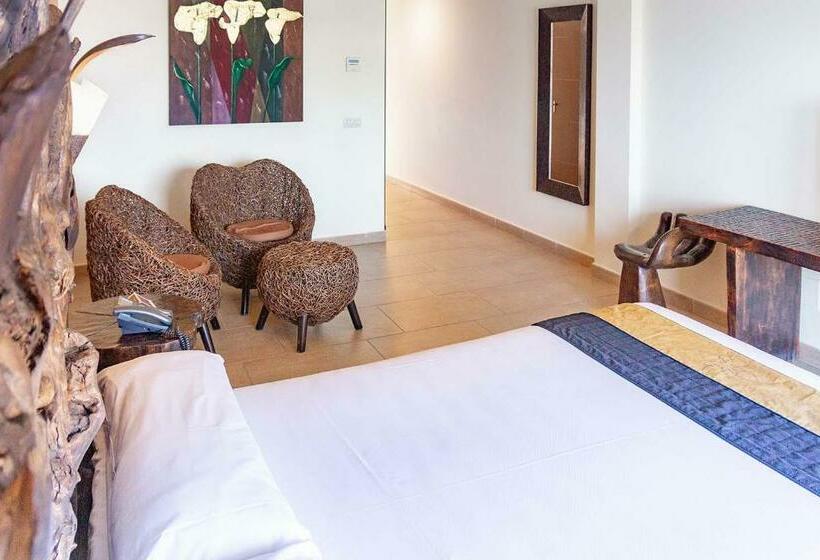 سوئیت جونیور با چشم‌انداز باغ, El Cortijo De Zahara By Qhotels