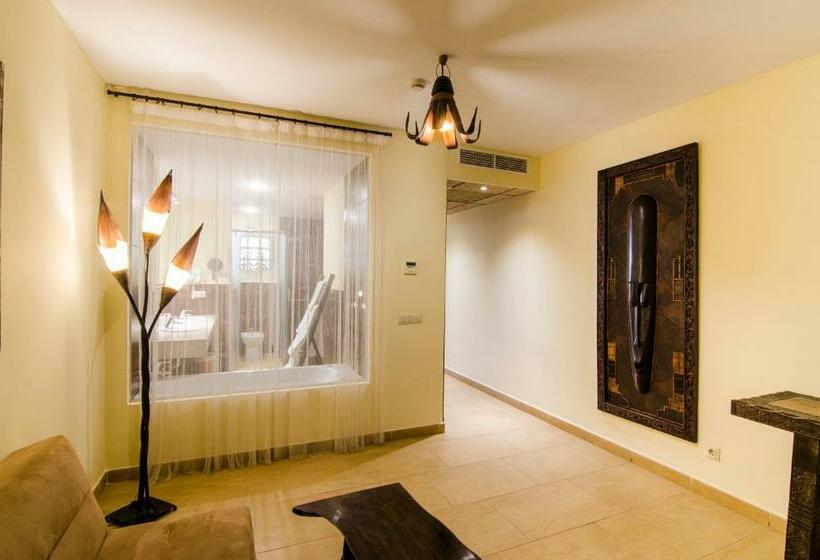 سوئیت جونیور با چشم‌انداز باغ, El Cortijo De Zahara By Qhotels