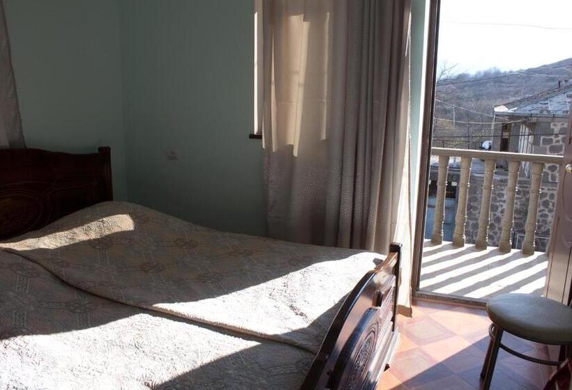 Quarto Deluxe com Balcão, Tatev Shinuhayr