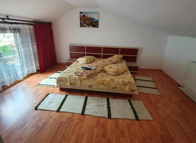 חדר סטנדרט לארבעה, Pensiune Agroturistică Casa Alex