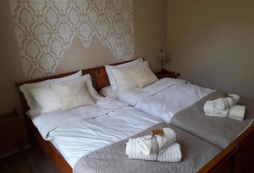 Номер Стандарт с Балконом, Baronka Bed & Breakfast & Bistrot