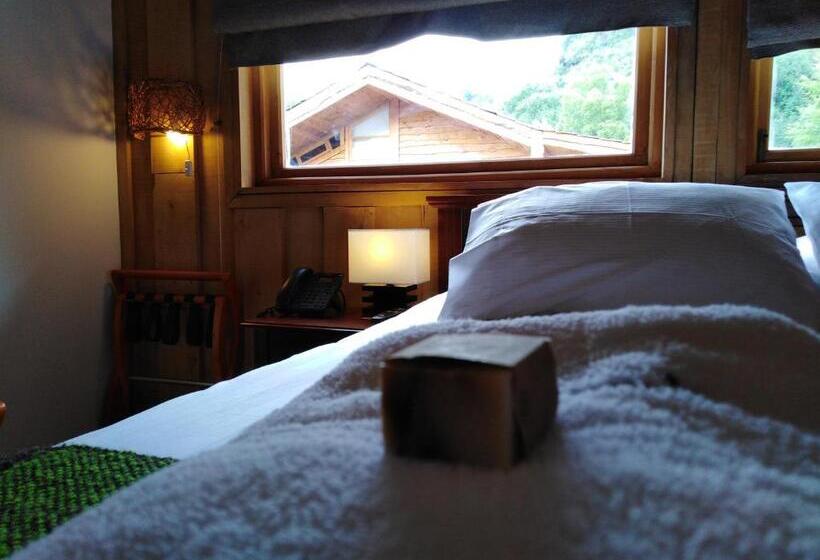 Номер Стандарт Трехместный, Alto Melimoyu Hotel & Patagonia