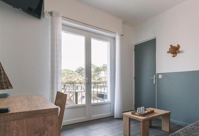 Comfort room with view, Du Cap