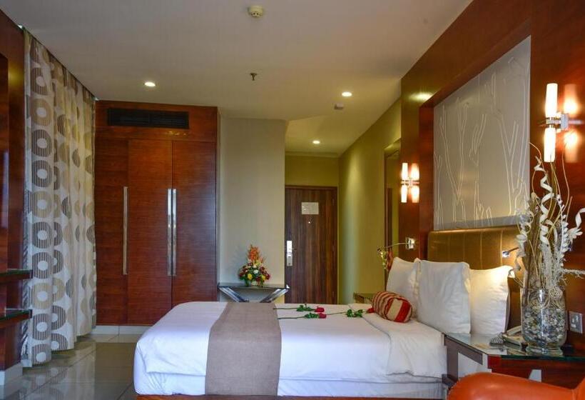 اتاق لوکس با بالکن و چشم‌انداز دریا, Harbour View Suites