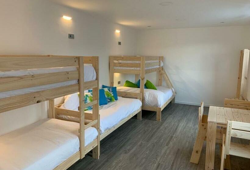 اتاق خانوادگی با سرویس بهداشتی مشترک, Patos Beach House