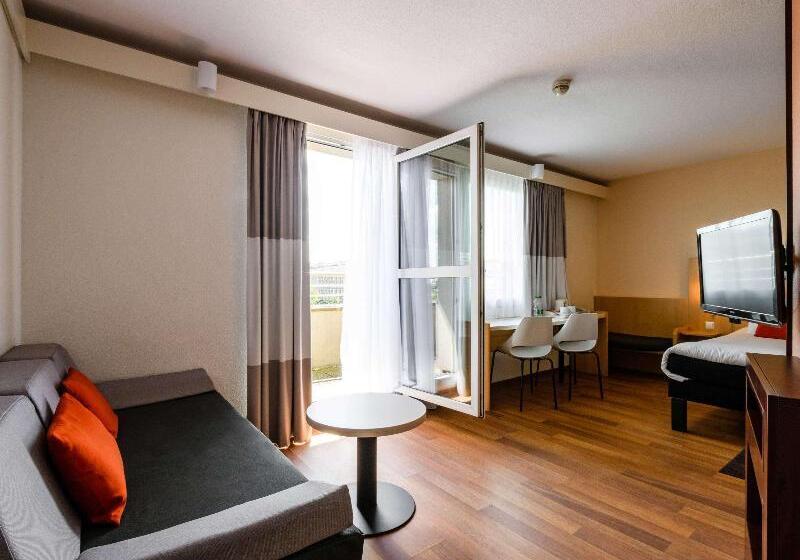 Полулюкс с Балконом, Ibis Warszawa Stare Miasto