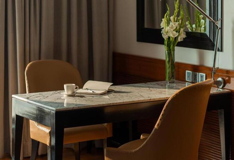 اتاق پرمیوم با چشم‌انداز دریا, Intercontinental Marine Drive Mumbai, An Ihg