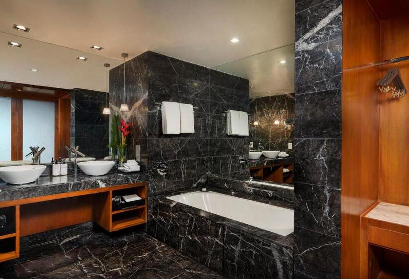 سوئیت جونیور با تخت بزرگ, Intercontinental Marine Drive Mumbai, An Ihg