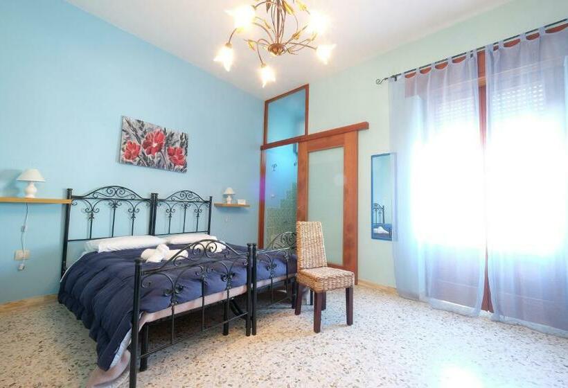 Четырехместный Номер Стандарт с Балконом, Corte Coronisio B&b