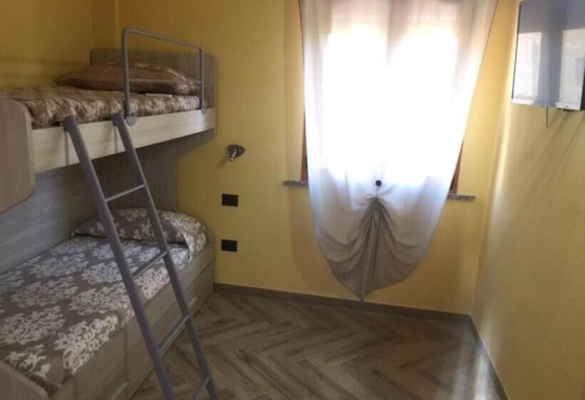 اتاق استاندارد سه تخته با سرویس بهداشتی مشترک, Paradise Home