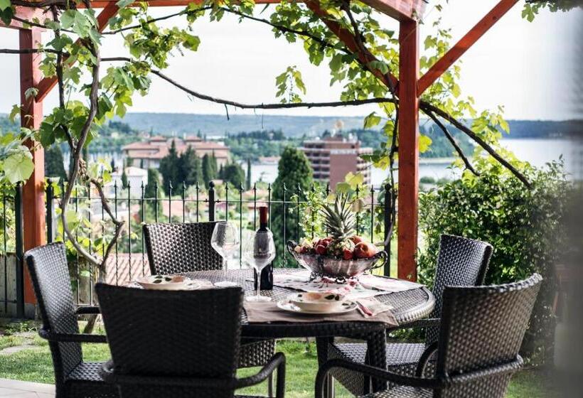 آپارتمان 2 خوابه با چشم‌انداز دریا, Villa Bellevue Portoroz Portorose