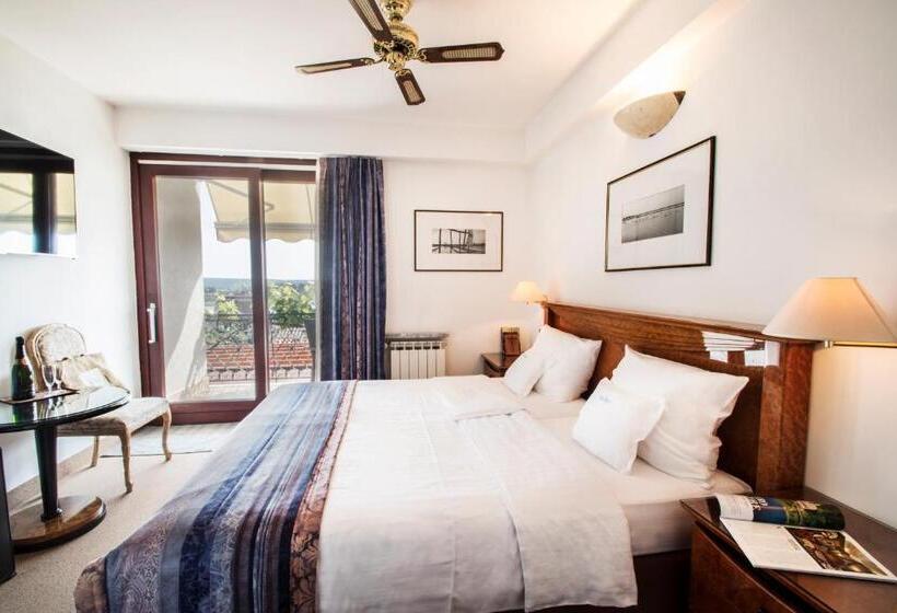 اتاق استاندارد با بالکن و چشم‌انداز دریا, Villa Bellevue Portoroz Portorose