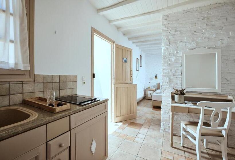Номер Стандарт, Naxos Magic Village
