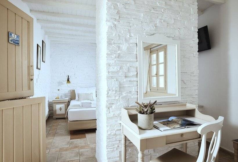 标准间, Naxos Magic Village