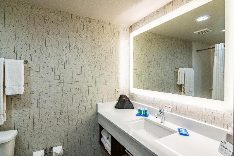Номер Deluxe Адаптированный для Инвалидов, Wingate By Wyndham Gillette Near Camplex