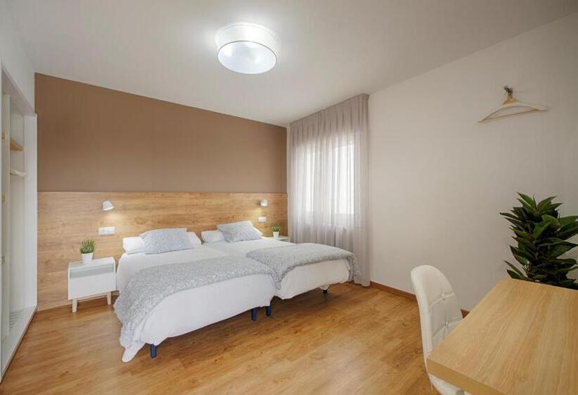 Номер Стандарт, Hostal Restaurante Lugano