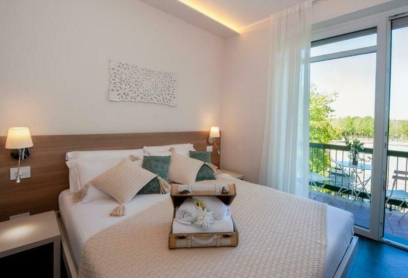 Номер Стандарт с Балконом, Brichett Deluxe Rooms