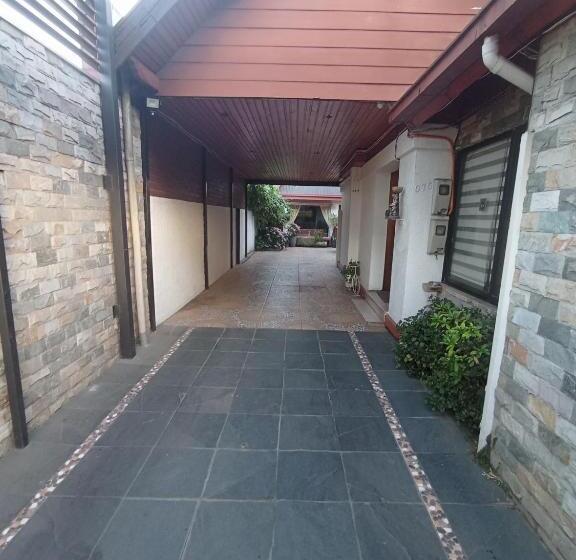 家庭间, Hostal Alcala