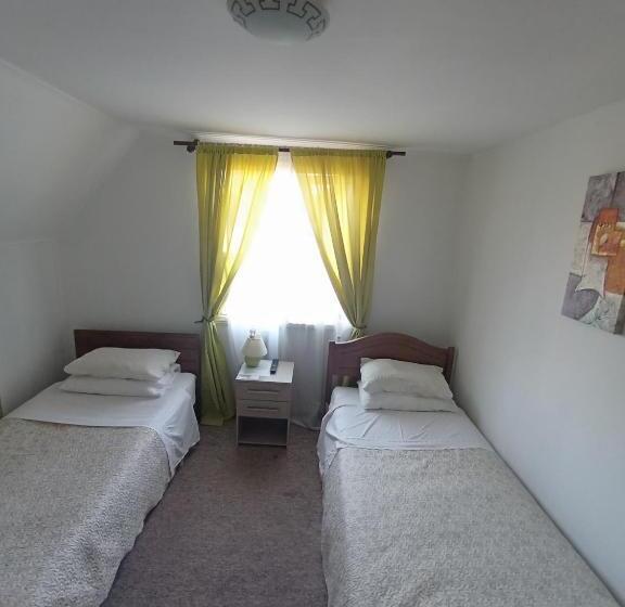 家庭间, Hostal Alcala